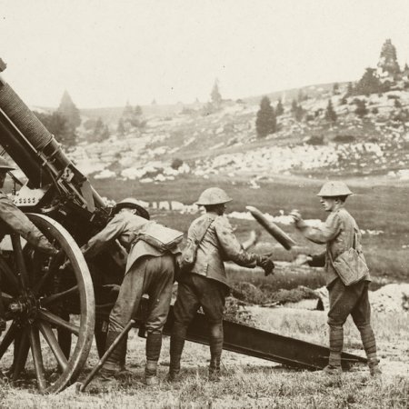 045 Troops With Anti Aircraft Gun