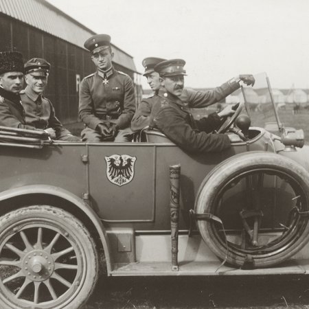 073 German Officers In Car