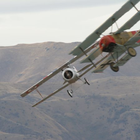 Wanaka 2006 Triplane Nieuport Battle